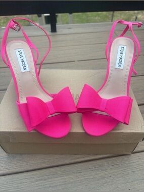 EUC Women’s Steve Madden Effective Sandal/Heels Hot Pink Size 6